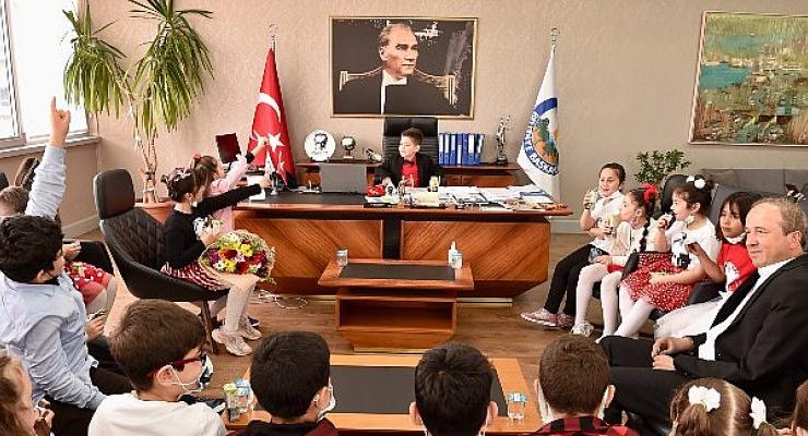 Başkan Hançerli makamını çocuklara emanet etti