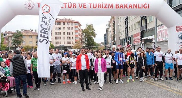 Kültür Yolu Festivalleri Devam Ediyor Başkent Kültür Yolu Festivali’nde Ankaralılar Sanat İçin Koştu ve Serebral Palsiye Dikkat Çekti