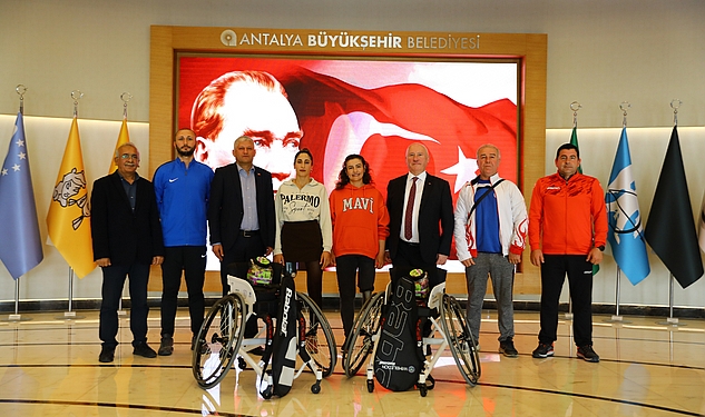 Büyükşehir Belediyesi engelli milli sporculara ekipman desteği sağladı