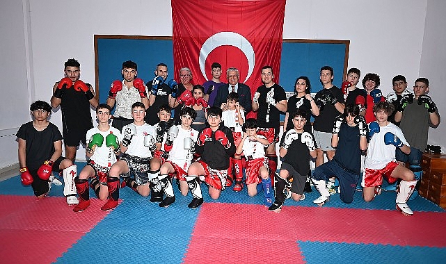 Başkan Topaloğlu'ndan kick boks sporcularına ziyaret