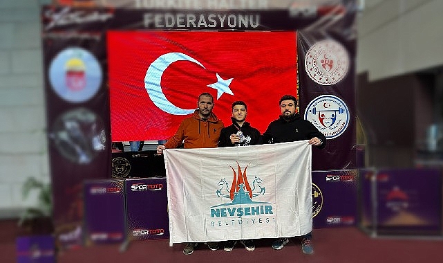 Nevşehir Belediyesi Gençlik ve Spor Kulübü Halter Takımı sporcularından İsmail Yetiş, Türkiye ikincisi oldu