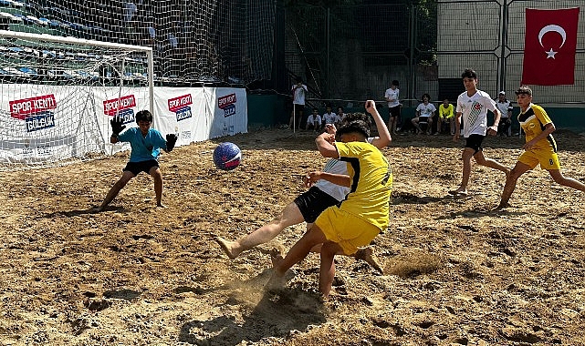 Gölcük'te Kum Futbolu Heyecanı İçin Kayıtlar Başladı