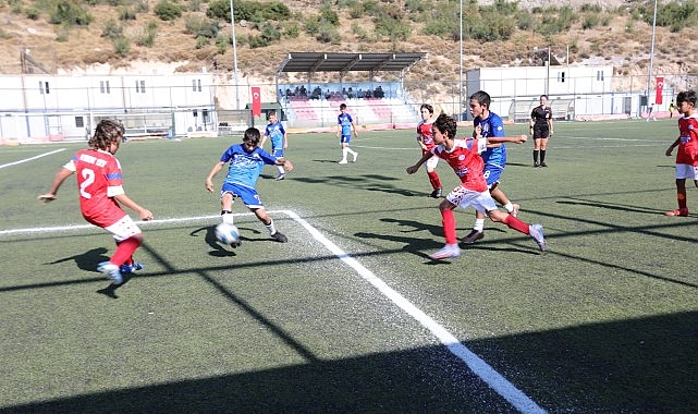 Bayraklı'da U-12 Cup Futbol Turnuvası heyecanı