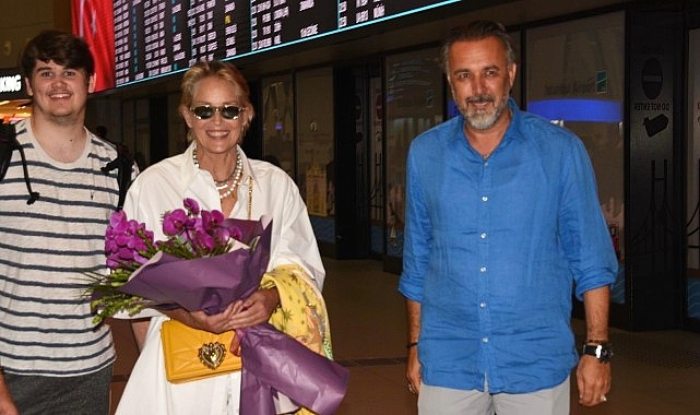 Sharon Stone, GAİN sponsorluğunda verilen &apos;Uluslararası İkon Ödülü'nü almak için Türkiye'de!